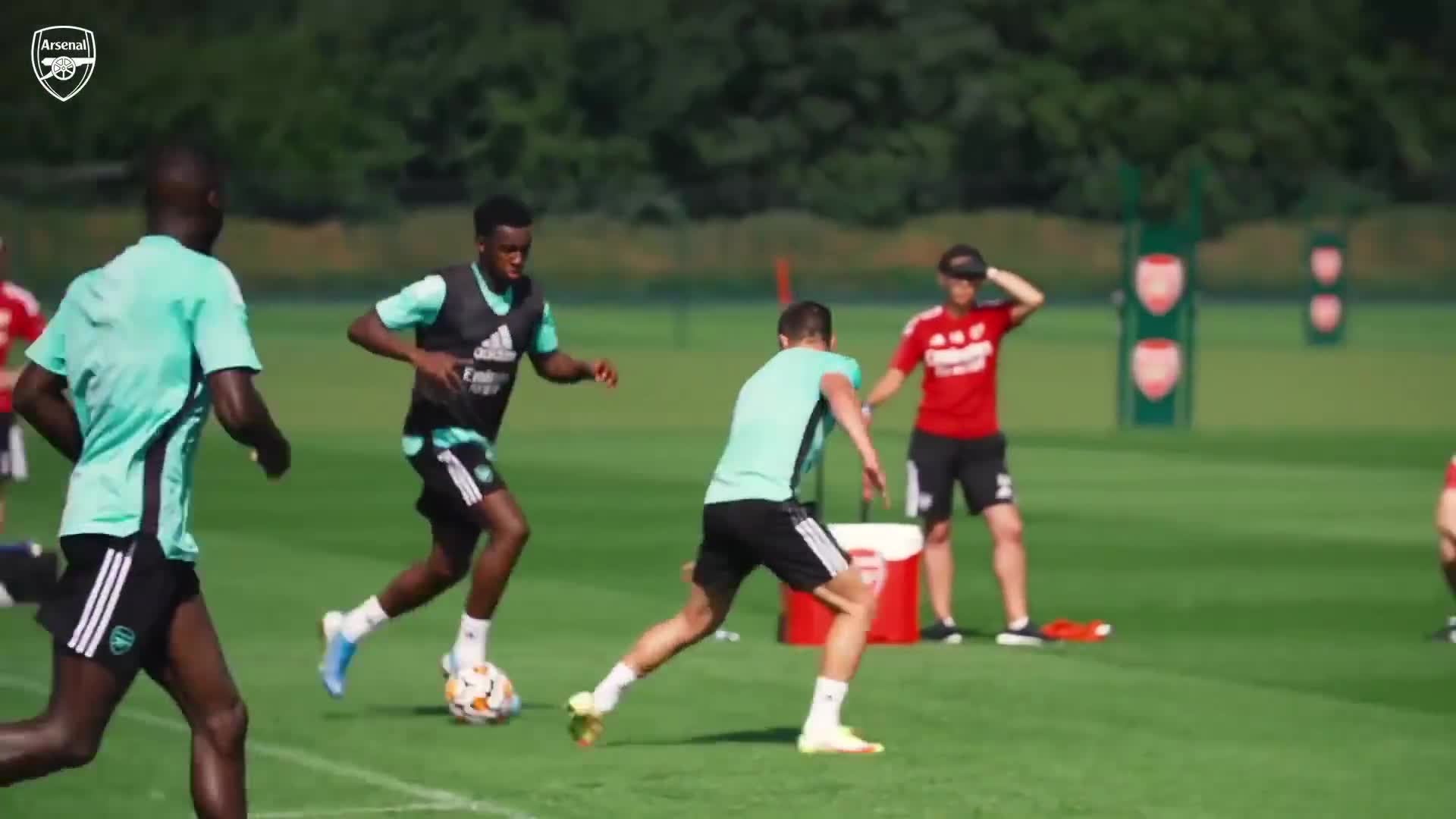 阿森纳9.8训练视频：托马斯、本怀特回归，备战诺维奇保级大战！（阿森纳签下托马斯）