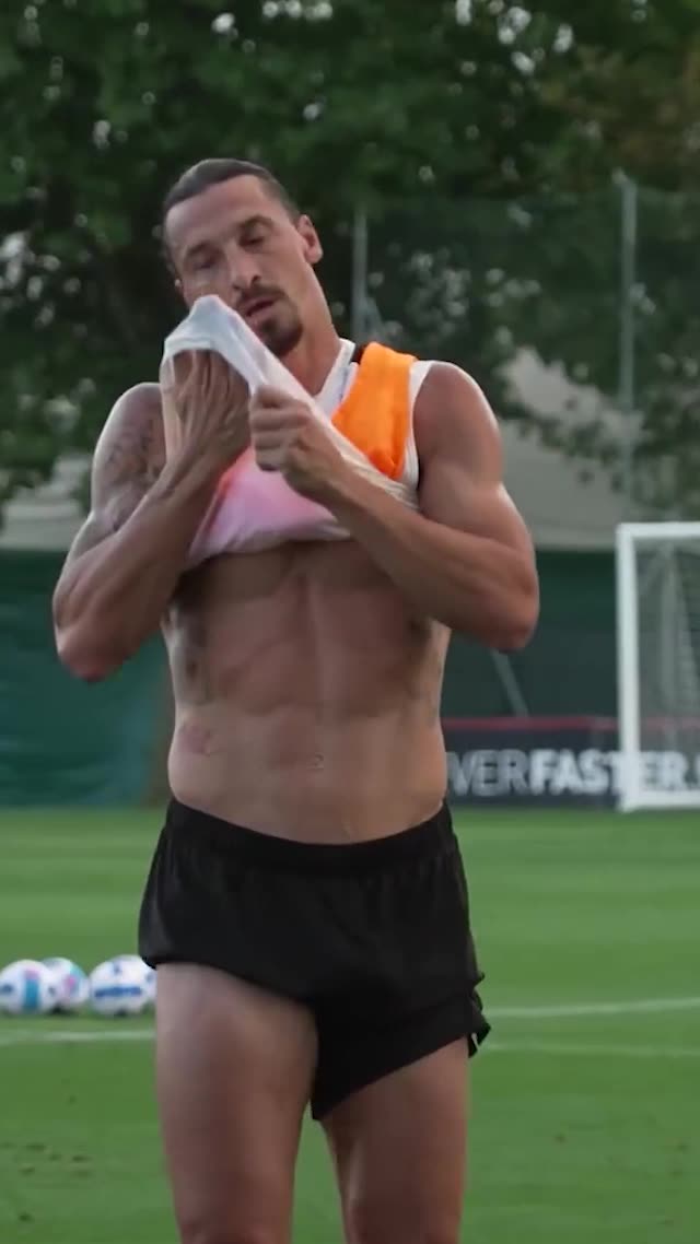 伊布回归训练传射+秀肌肉（伊布回归训练传射 秀肌肉怎么样）