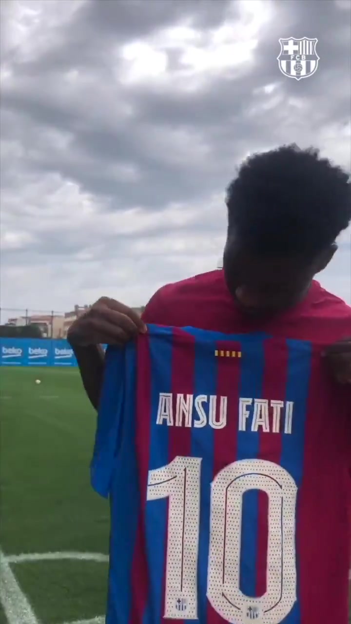 巴萨官方：法蒂将身披10号球衣（法蒂巴萨号码）