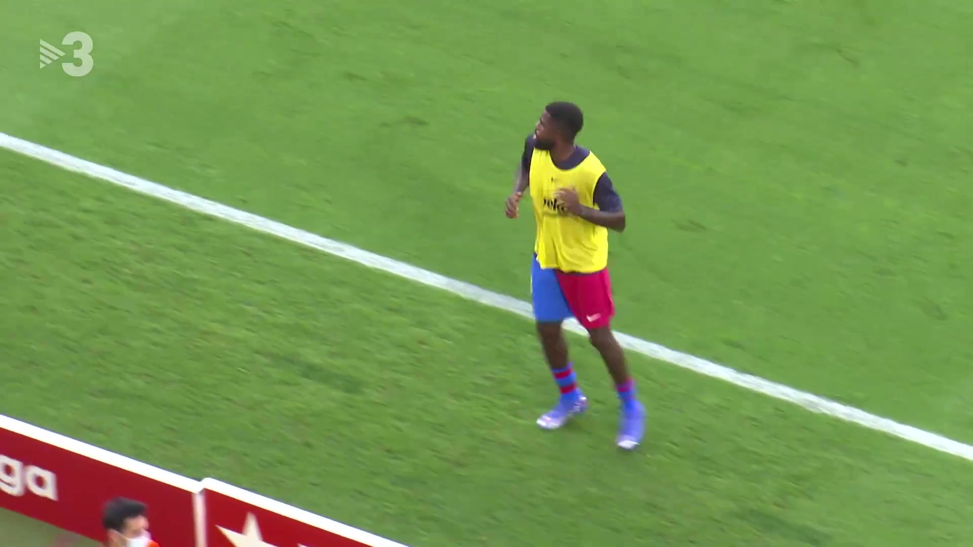 乌姆蒂蒂场边热身时遭到诺坎普球迷嘘声（乌姆蒂蒂进球）