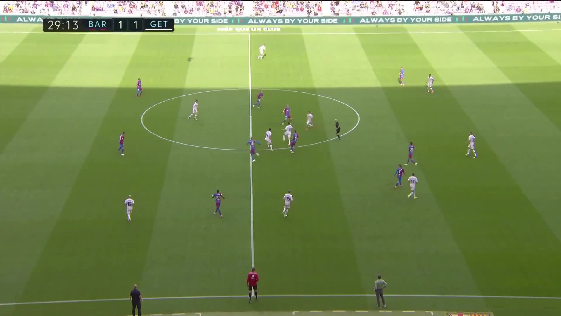 凌波微步！德容送助攻 德佩低射破门巴萨再次领先（德容在巴萨打什么位置）