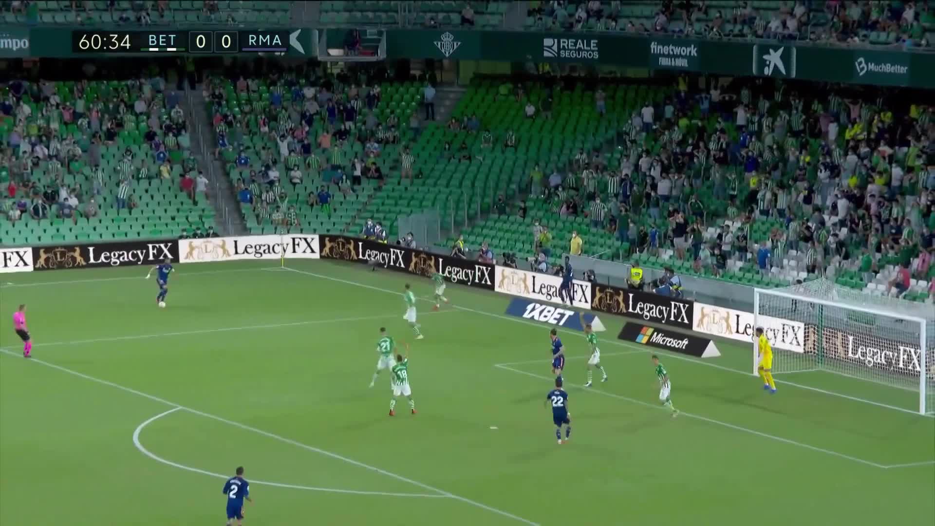 本泽马送助攻 卡瓦哈尔后点包抄破门首开记录（本泽马和卡瓦尼）