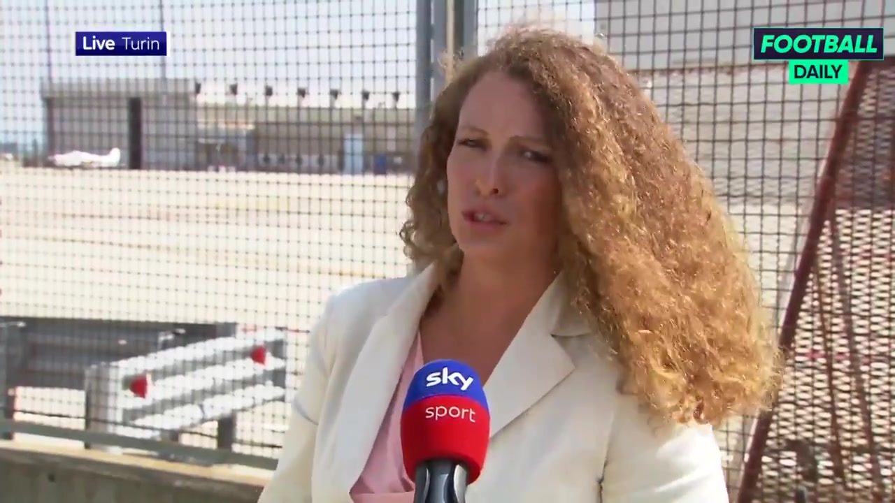 天空体育记者：C罗乘私人飞机离开都灵 目的地是里斯本（名记:c罗搭乘私人飞机离开都灵）