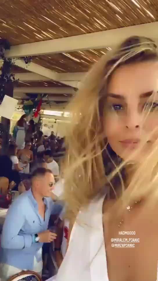 玩的很嗨！皮亚尼奇和妻子在法国度假（皮亚尼奇老婆）