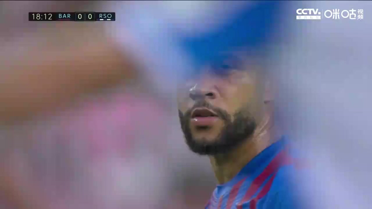 德佩任意球送助攻 皮克禁区头球先下一城（德佩停球）