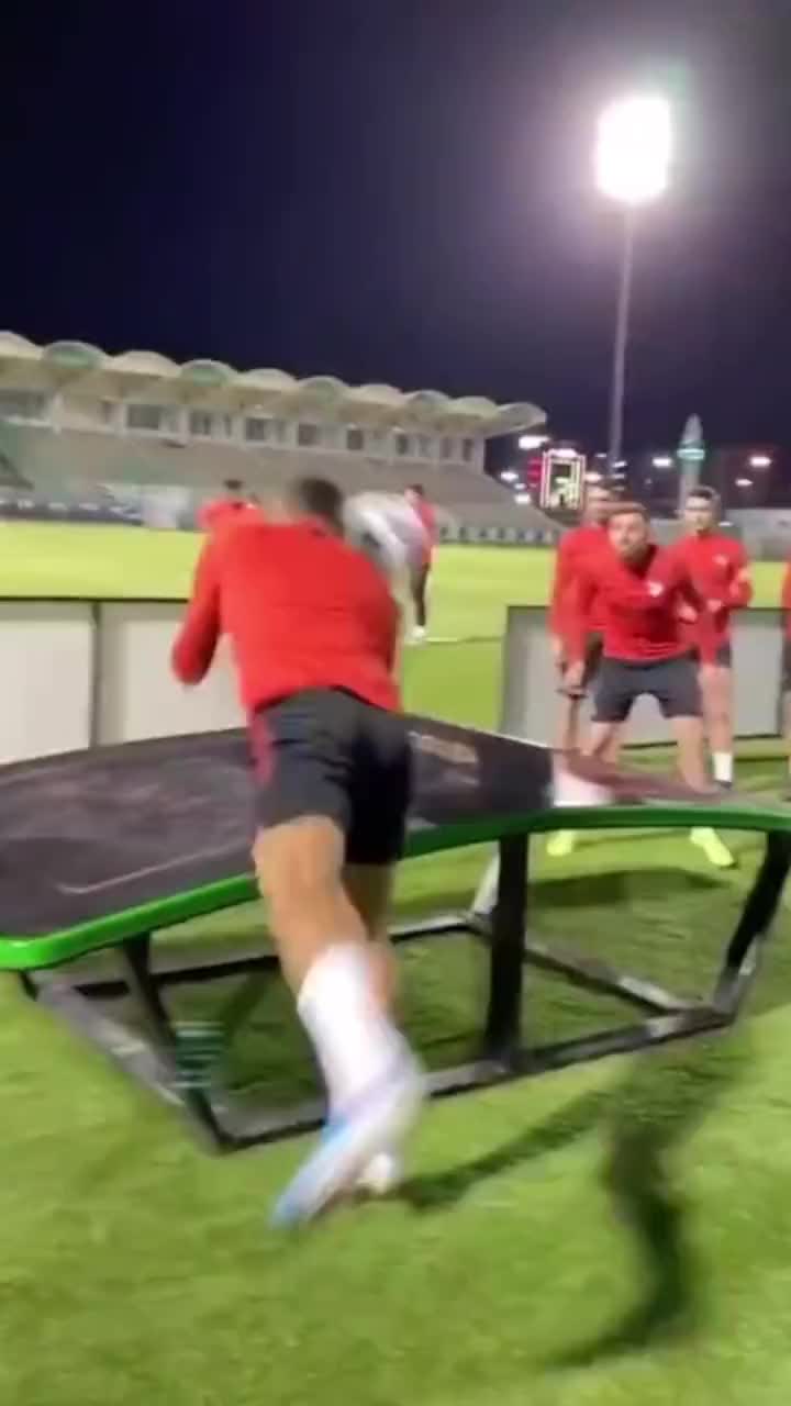 马竞队内训练乒乓式足球 国足：有被冒犯到！（马竞队员）