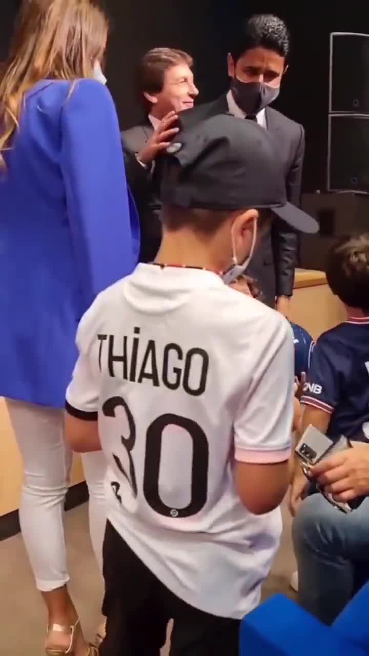 纳赛尔与梅西的孩子的互动（纳赛尔与梅西的孩子的互动视频）