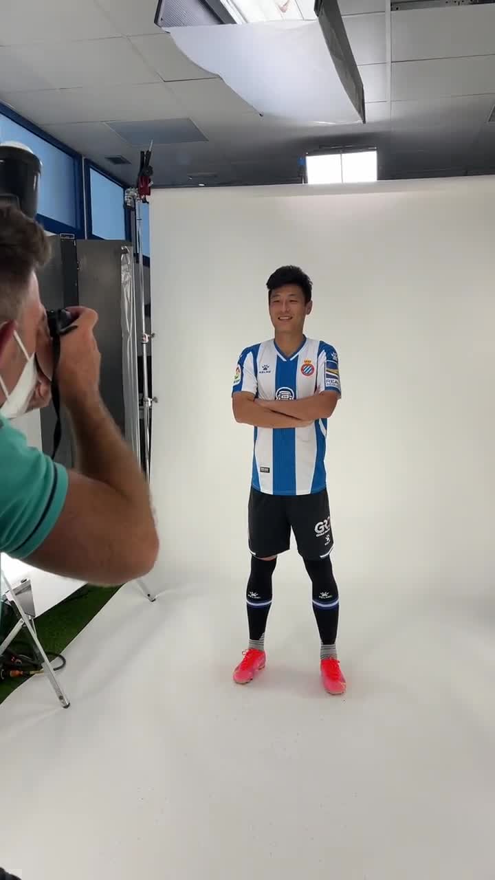 武磊亮相！西班牙人新赛季官方照拍摄中（西班牙人 武磊首发）