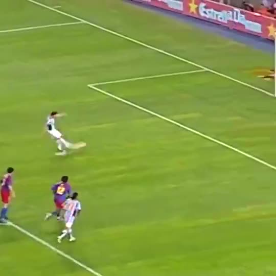 尤文官推回顾05年甘伯杯：梅西巴萨一线队首次首发登场