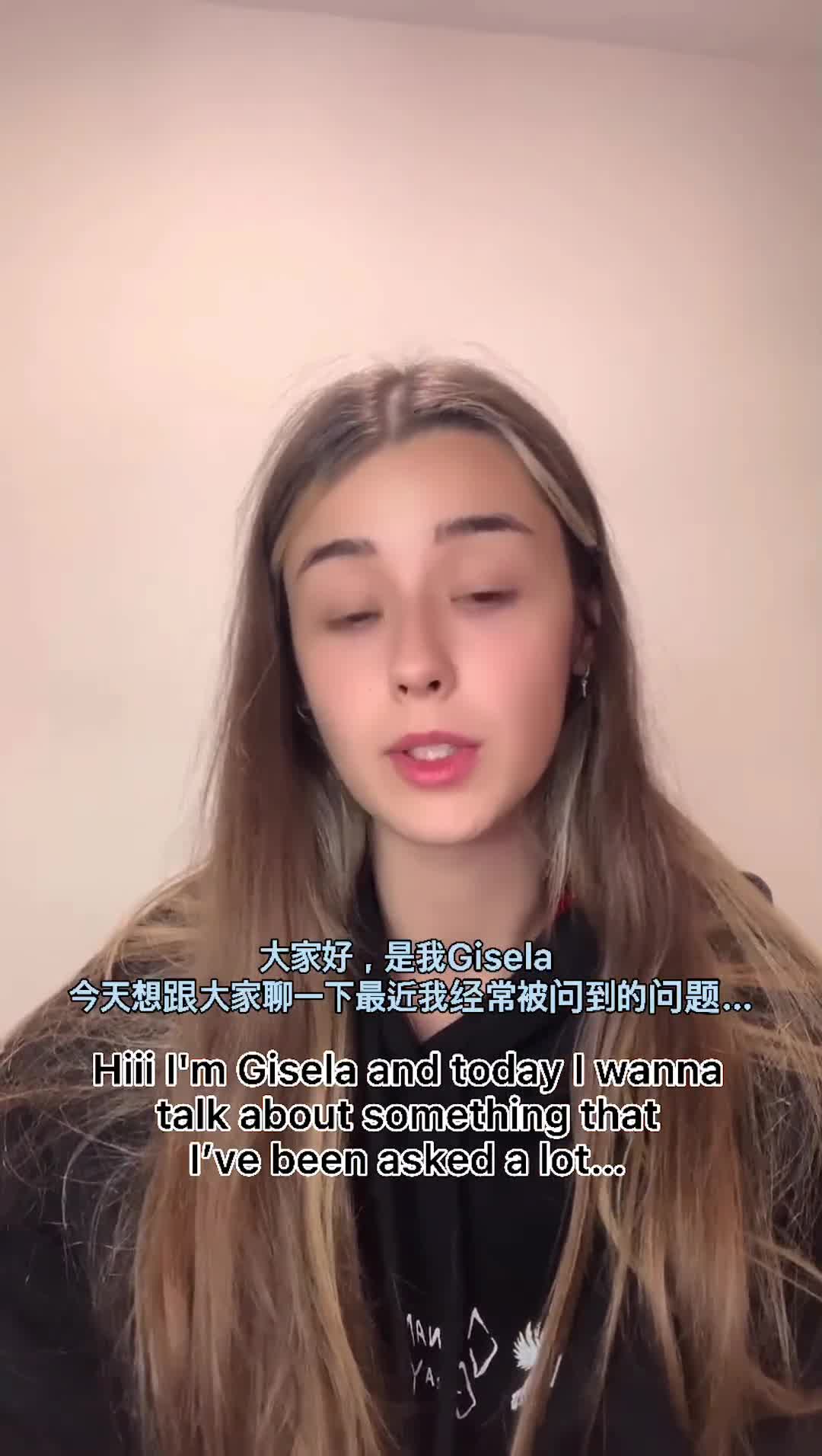 西班牙美女球迷：梅西离开巴萨让我感到伤心难过