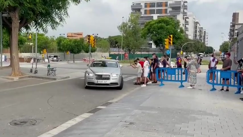 巴萨球迷指责格里兹曼：这是你的错！（巴萨引进格里兹曼）