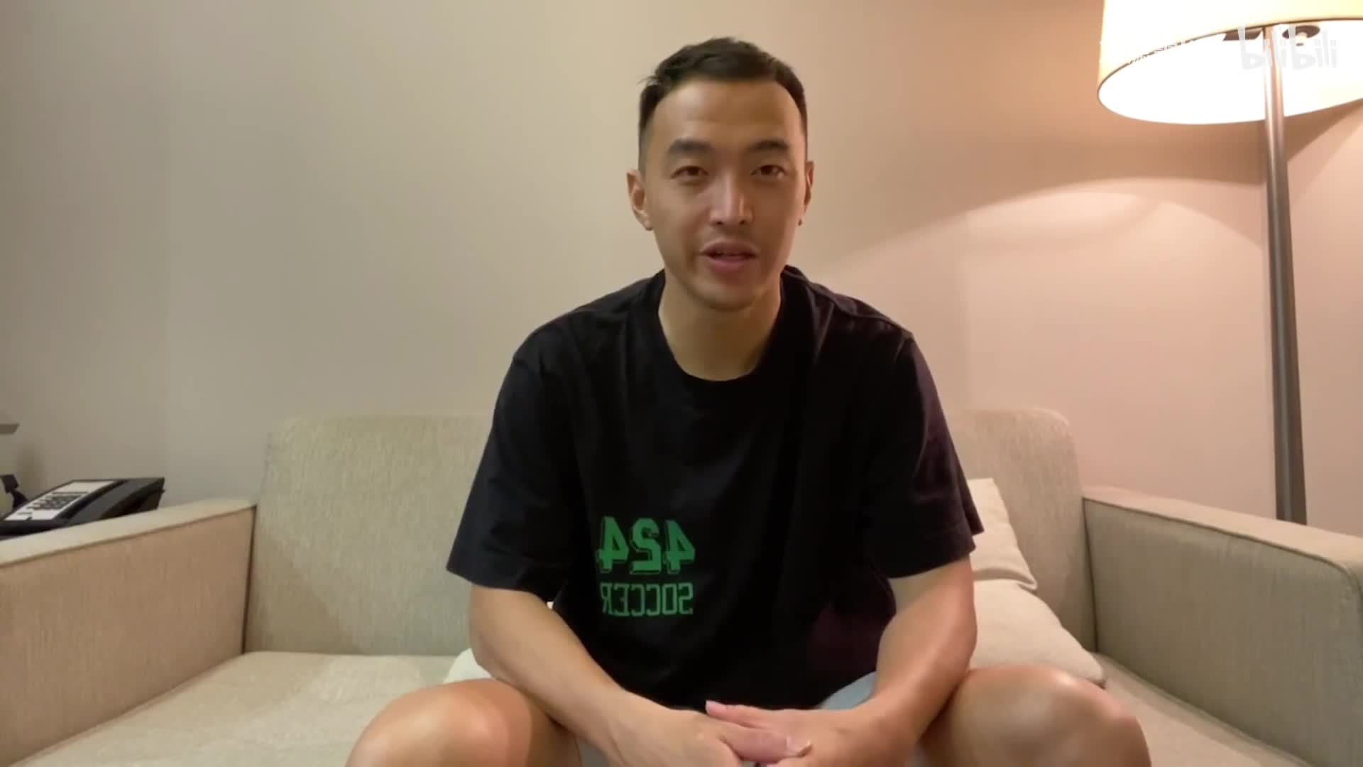 真·开箱！冯潇霆为你揭秘中超球队都给球员发什么装备（中超球员的球鞋是自己买的吗）