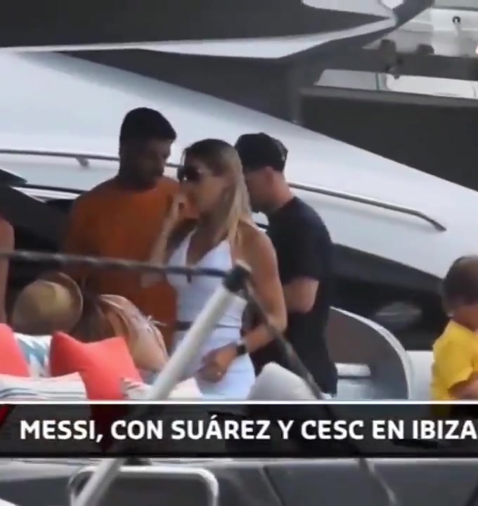 一被子！梅西苏牙游艇度假中…（梅西苏牙照片）