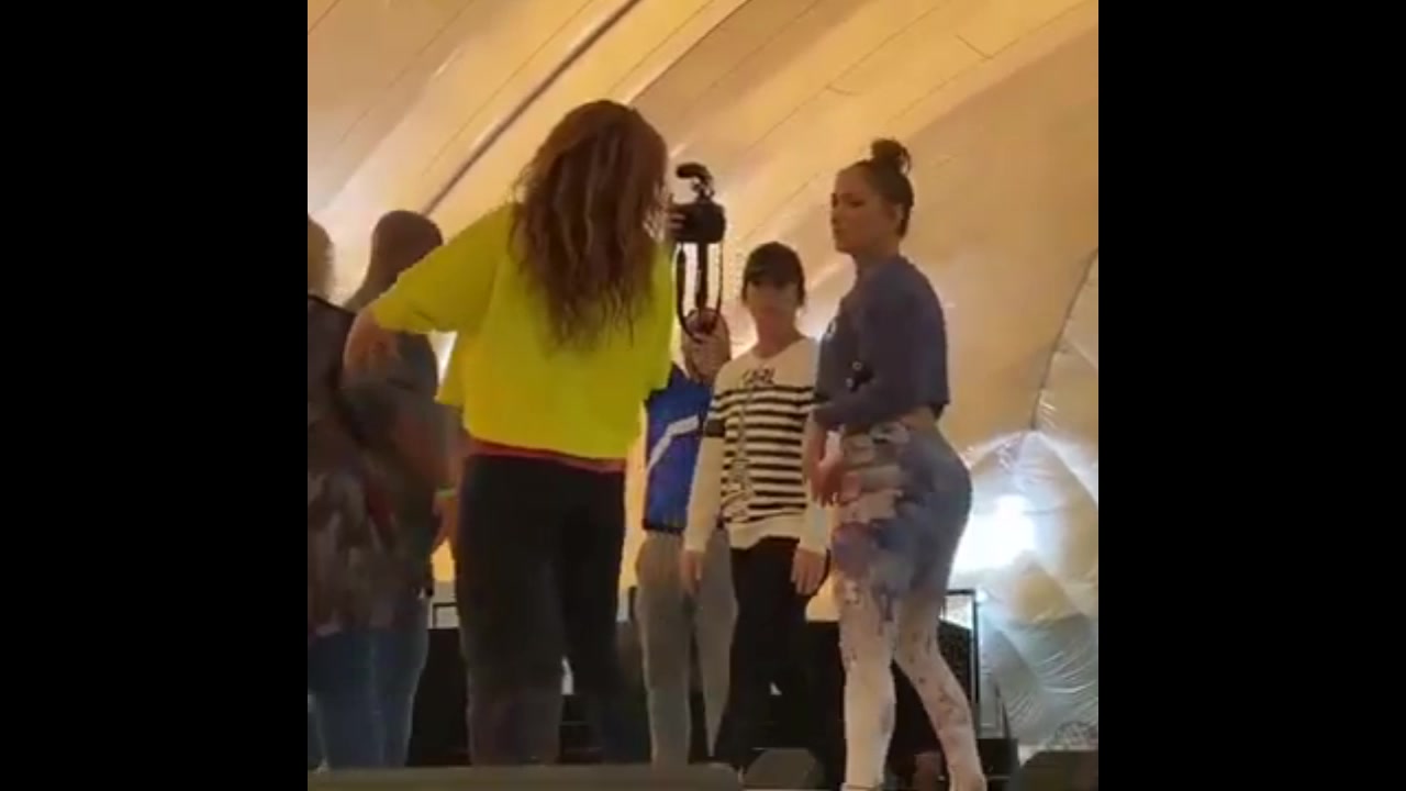 夏奇拉和詹妮弗-洛佩兹彩排时的抖臀舞（夏奇拉詹尼佛）