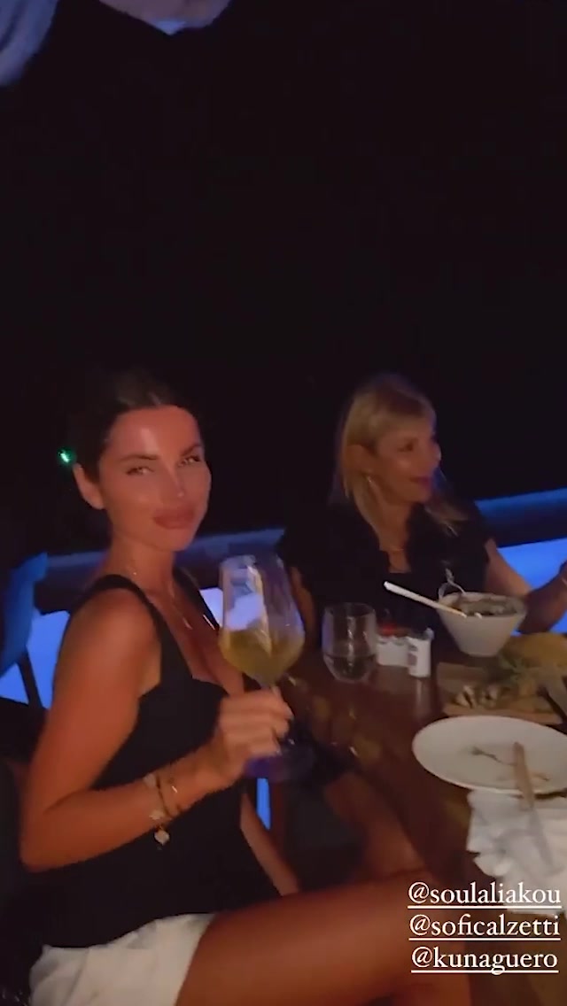 阿圭罗与几位美女共进晚餐（阿圭罗与几位美女共进晚餐店）