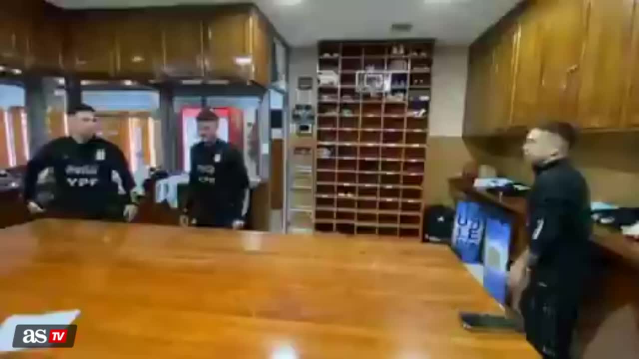 美洲杯期间梅西助攻队友空中接力背身扣篮（美洲杯梅西踢丢点球）