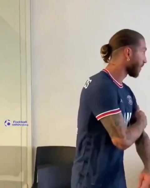 拉莫斯习惯性的去摸队长袖标 随即想起再已不是队长（拉莫斯走后谁是队长）