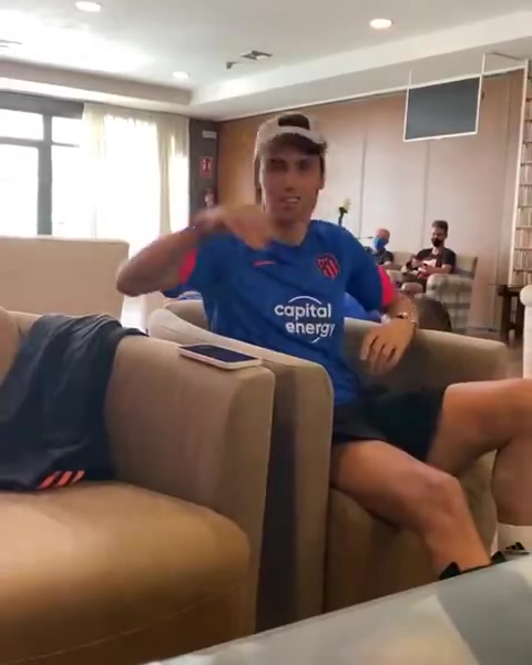 孔多比亚和菲利克斯开玩笑，小菲：拿来吧你！（孔多比亚几号）