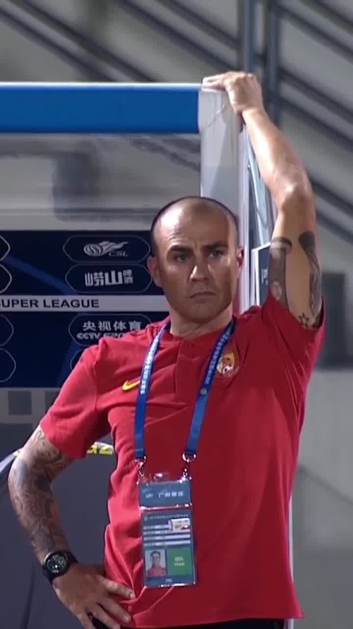 场上太沉闷！卡纳瓦罗场边妖娆身姿陷入沉思（卡纳瓦罗介绍）