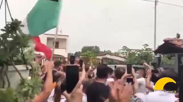 多纳鲁马回到家乡后受到英雄般的欢迎（多纳鲁马下家）