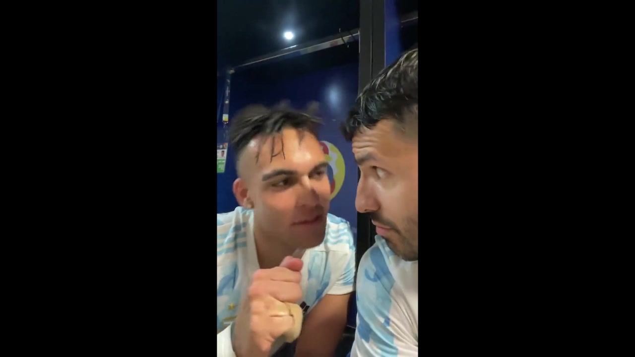 阿圭罗被劳塔罗亲吻后：伙计你疯了（劳塔罗 阿圭罗）