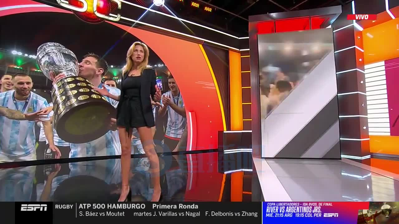 阿媒报道：阿根廷夺冠后中国球迷跪地痛哭（阿根廷 中国球迷）