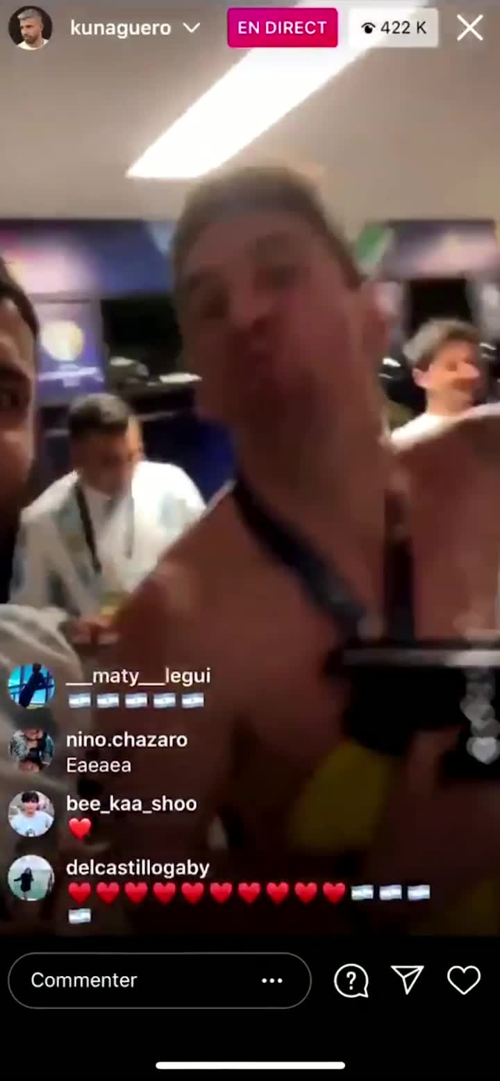 磕到了！阿圭罗：西西亲一个！梅西：