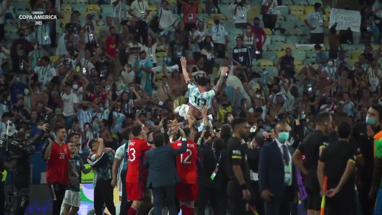 停留这一刻！阿根廷全队抛起梅西唯美慢镜头（阿根廷球队梅西）