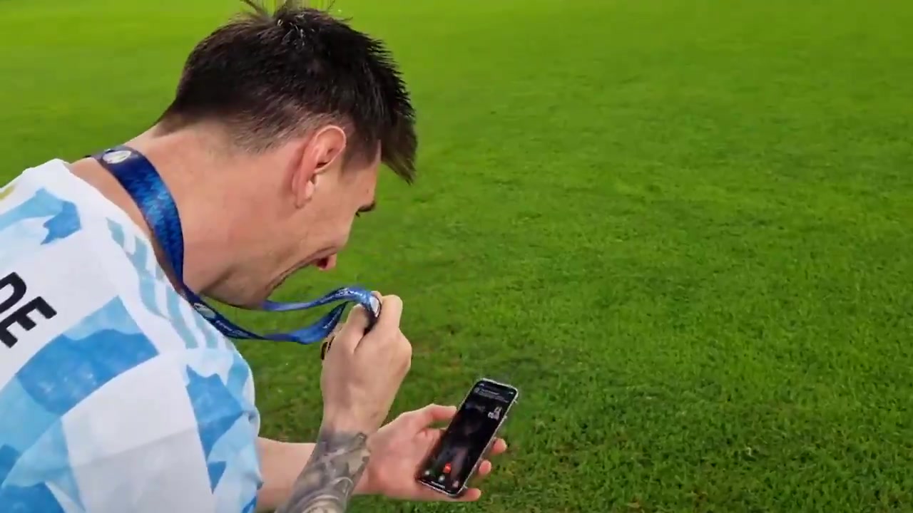 梅西赛后连线家人分享喜悦