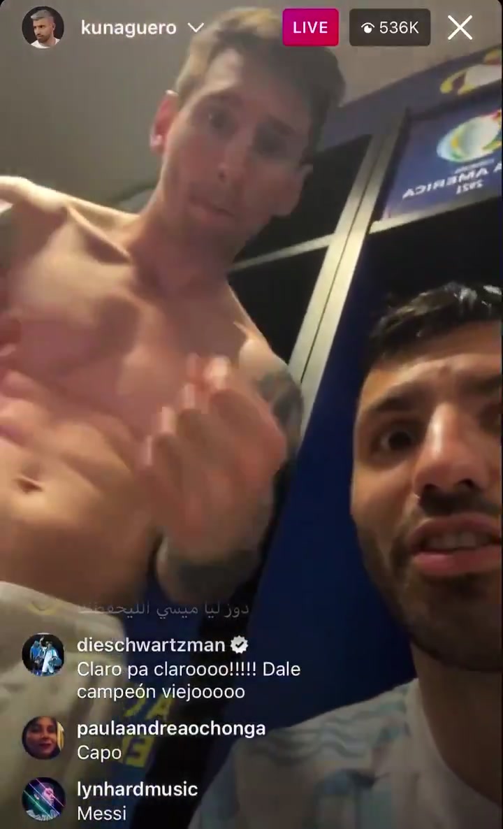 秀恩爱？梅西进入阿圭罗直播间挥拳庆祝（梅西离队 阿圭罗）