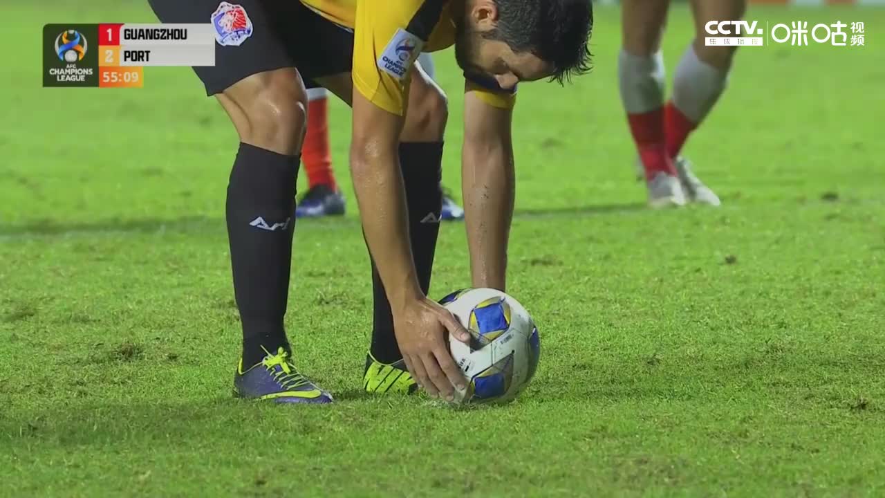 张子立禁区内撞倒对方送点 罗切拉主罚命中（张子利简介）