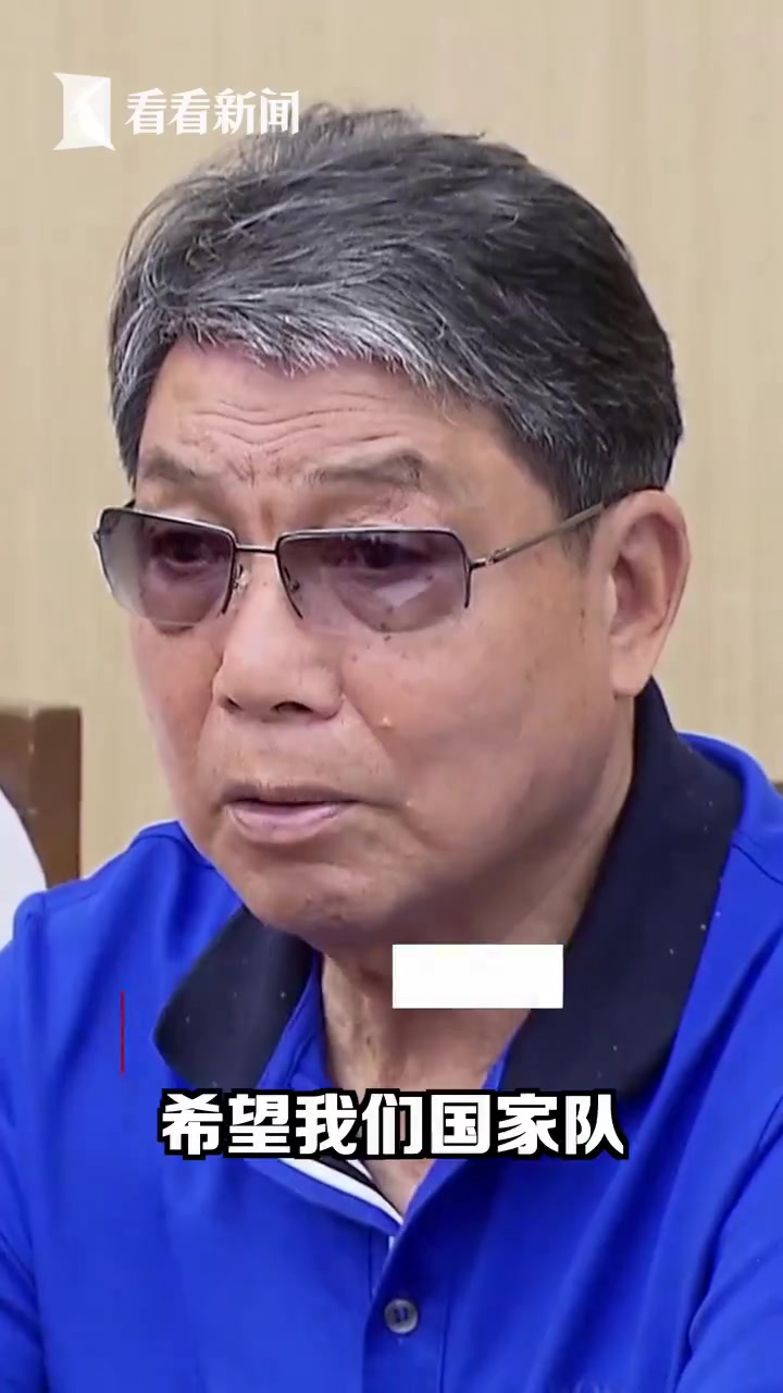 武磊“回家”看望恩师！徐根宝：希望国足冲出亚洲（武磊 徐根宝）