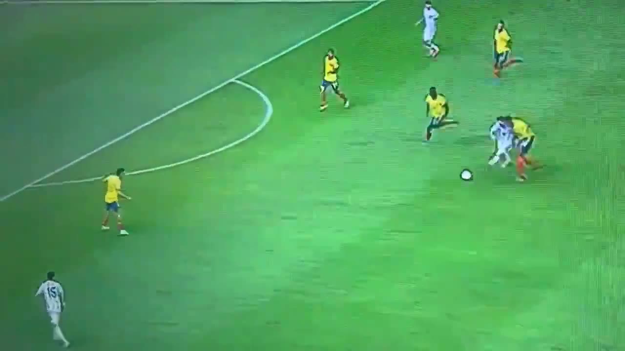 巅峰的几成功力？梅西带球拼抢（梅西 巅峰）