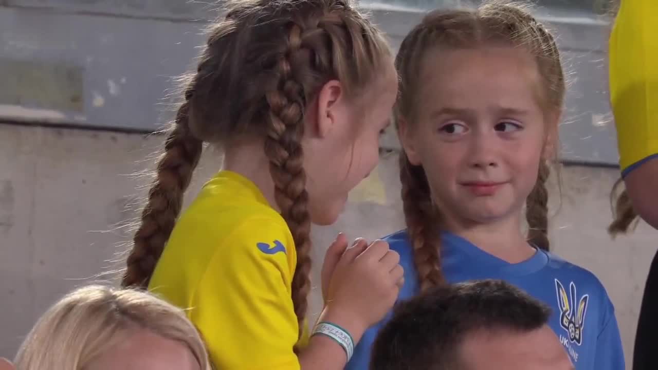 三狮军团梦幻开局 英格兰与乌克兰球迷的反应（英格兰三狮军团什么意思）