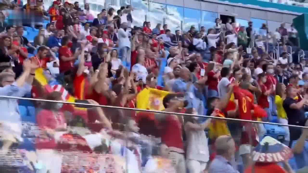 斗牛士发威！西班牙球迷看台庆祝进球（西班牙斗牛赛事直播）