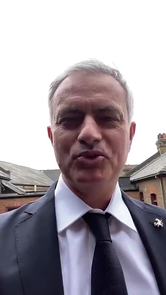 穆帅前往球队视频：罗马球迷，不久后见（穆帅去罗马）