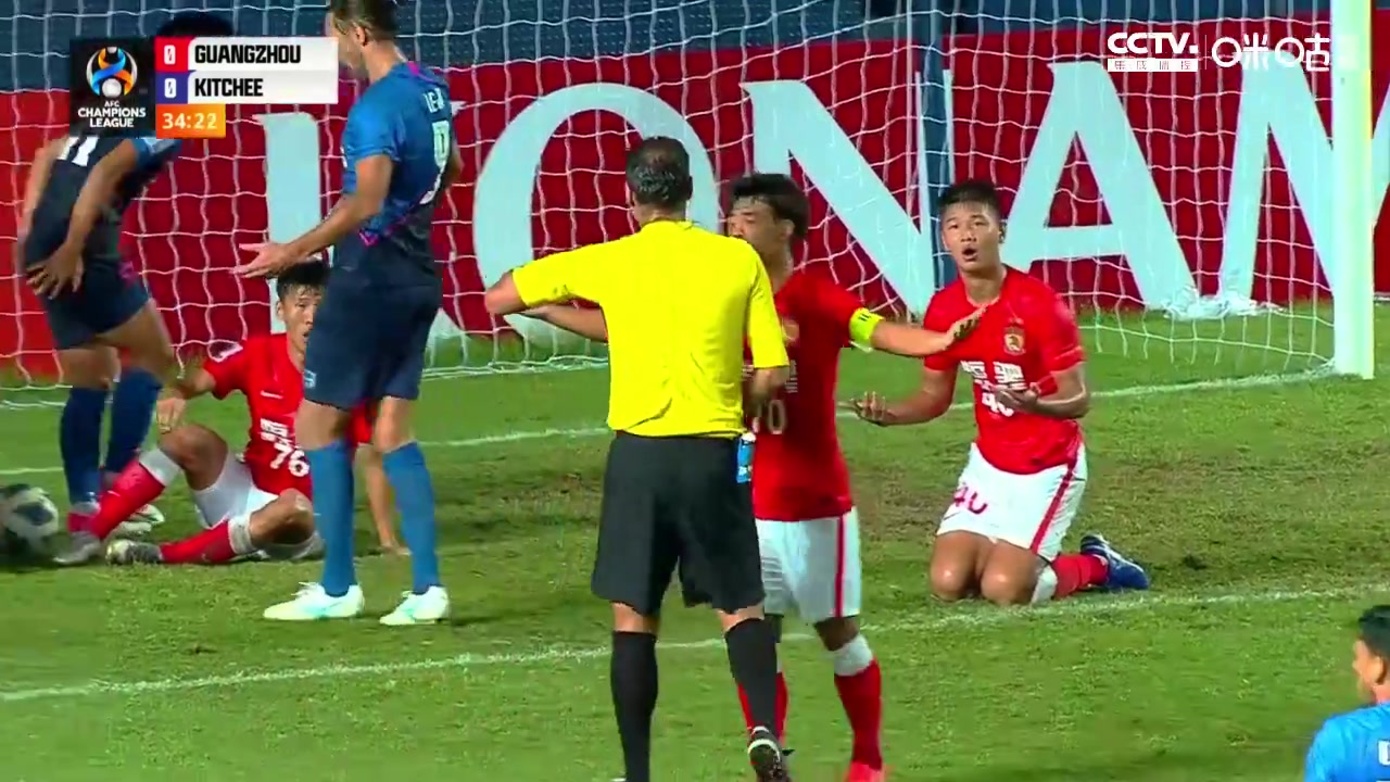 张智豪禁区拉倒德扬送点 德扬主罚点球低射破僵（张智豪足球）