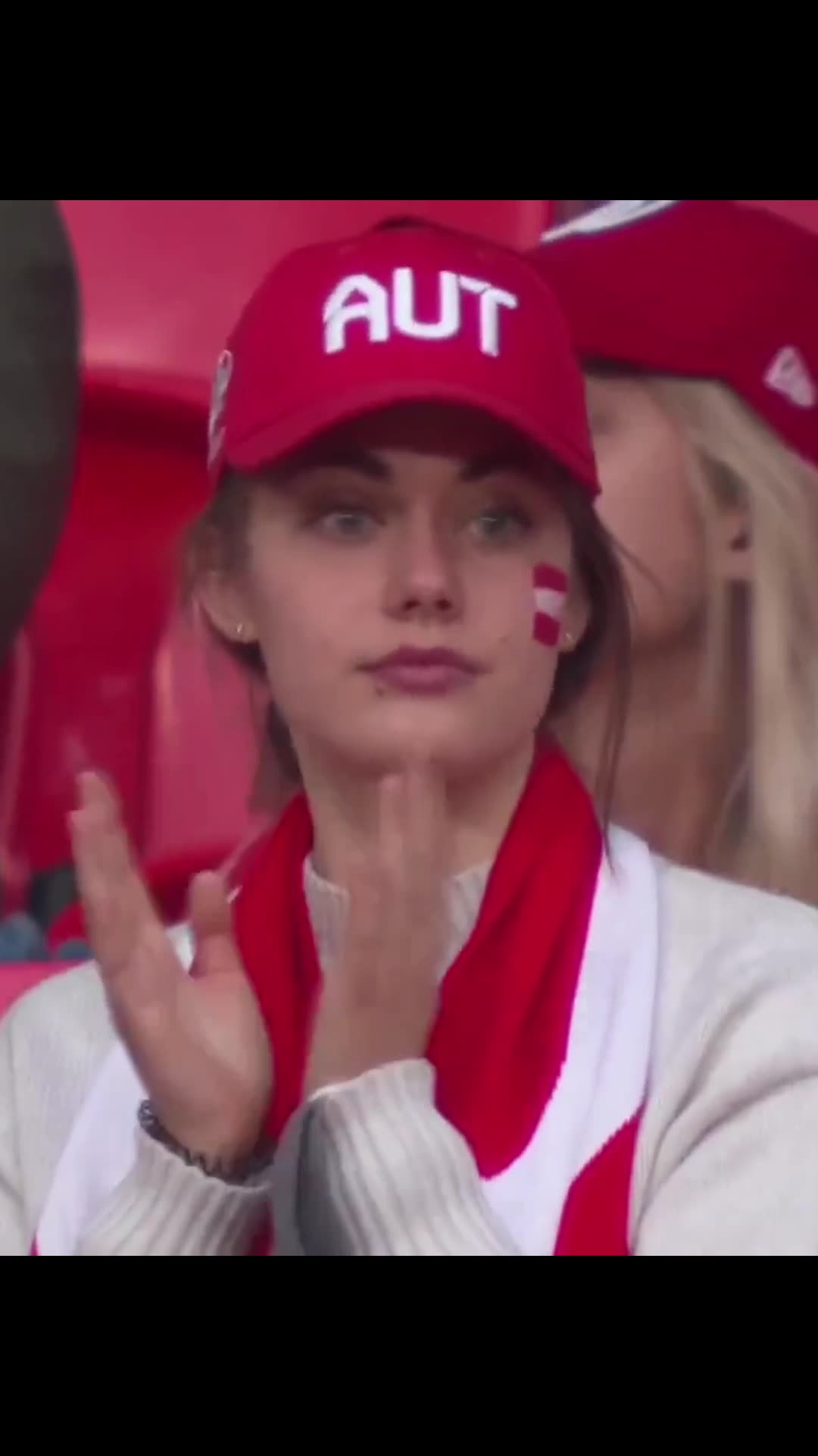 靓丽的风景线！欧洲杯看台奥地利美女球迷（欧洲杯奥地利球员）