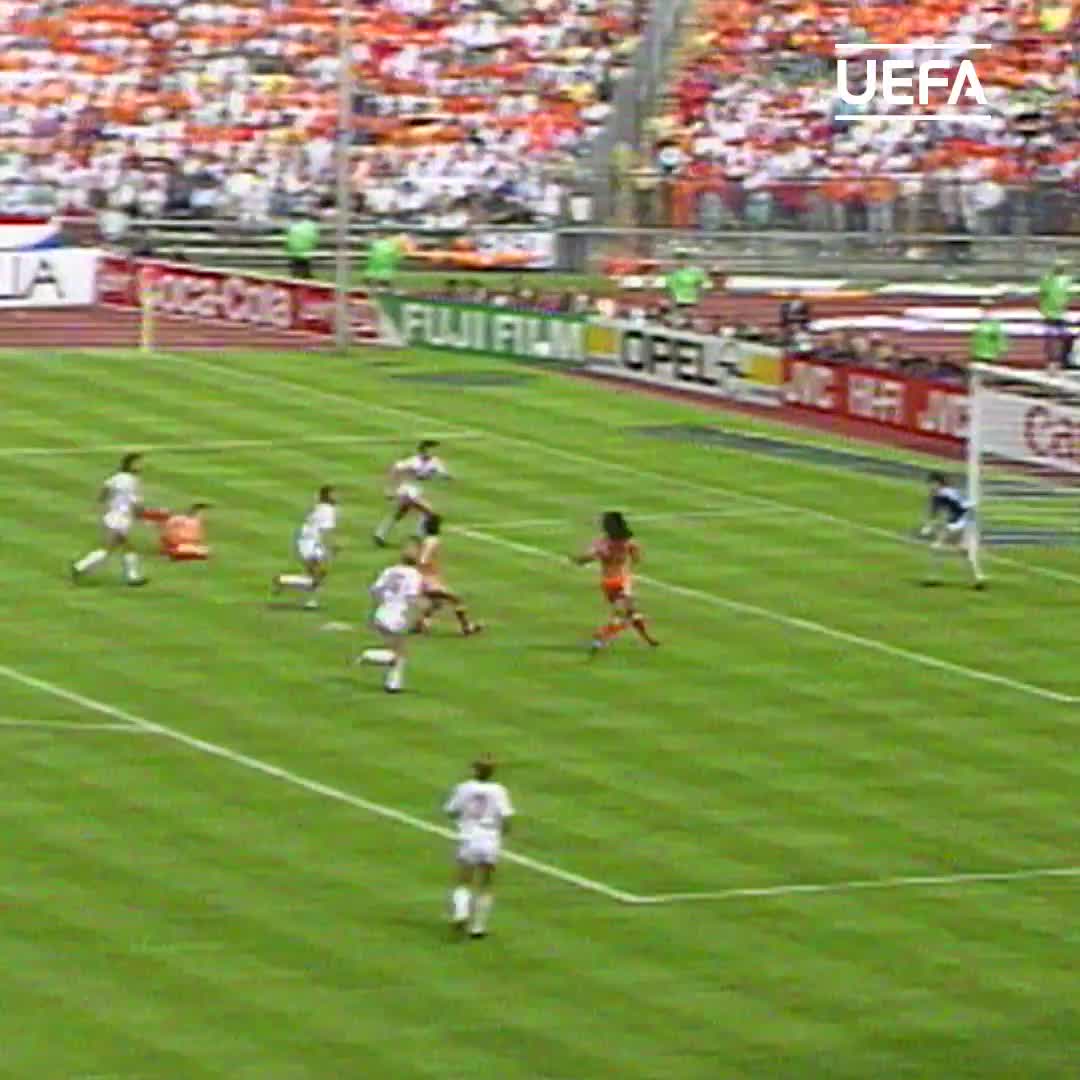 【时年今日】范巴斯滕欧洲杯史上最佳进球（巴斯滕欧冠进球总数）