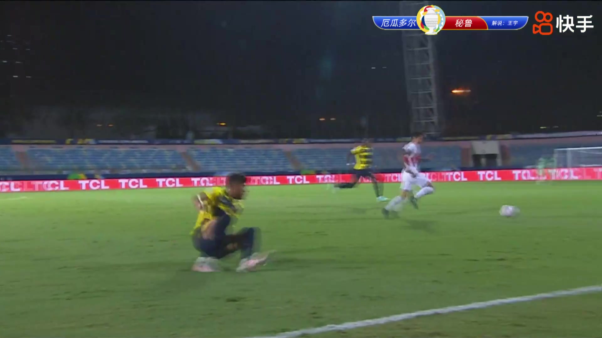 小秀一把！拉帕杜拉戏耍过人助攻 秘鲁扳平比分