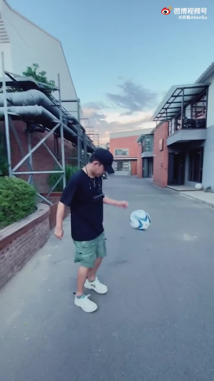 吧友能否与之一战！苏醒在线秀颠球（苏醒比赛视频）