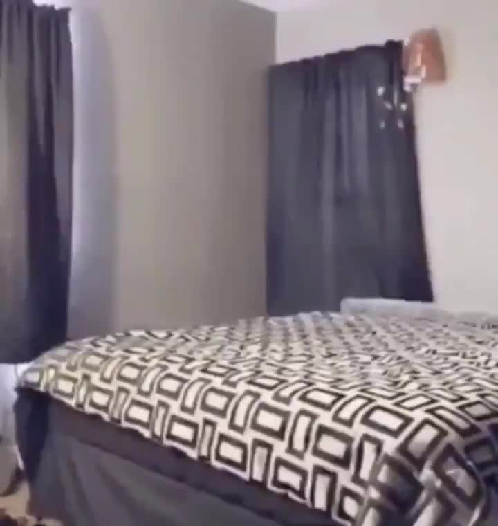 太黑了！球迷恶搞莫拉塔回家休息错失“爱床”