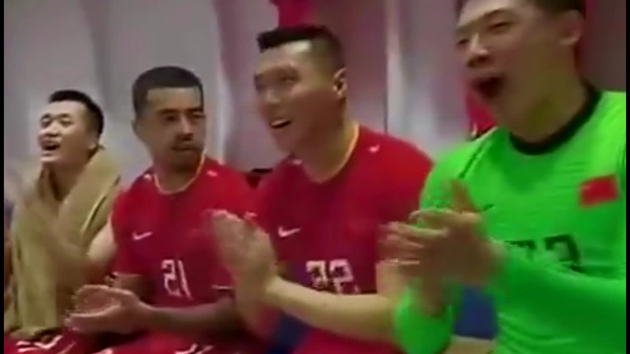 赛后更衣室庆祝！李可一脸懵逼（李可比赛视频）