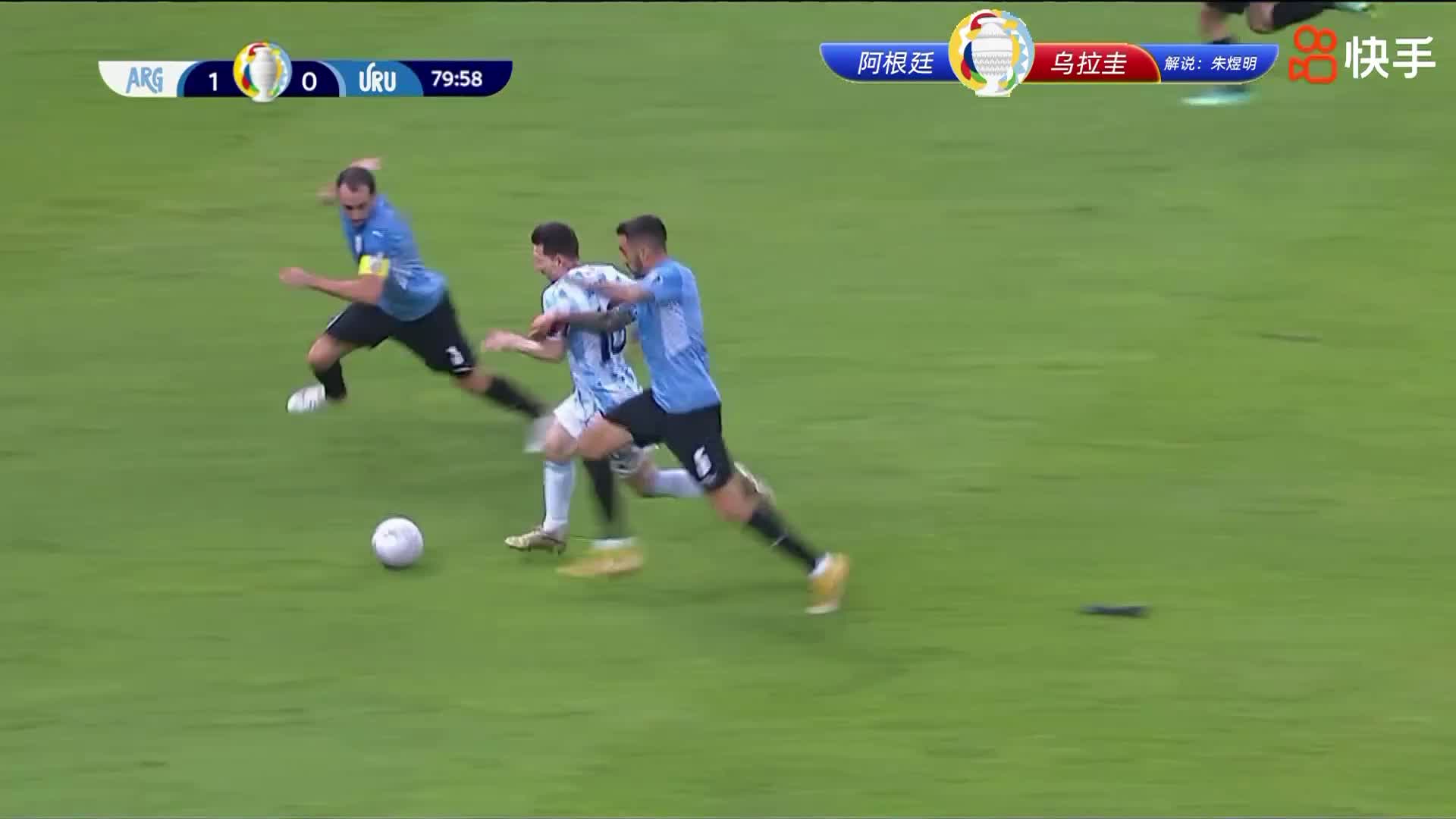 只有犯规才能阻挡！梅西中路衔枚疾走被戈丁放倒