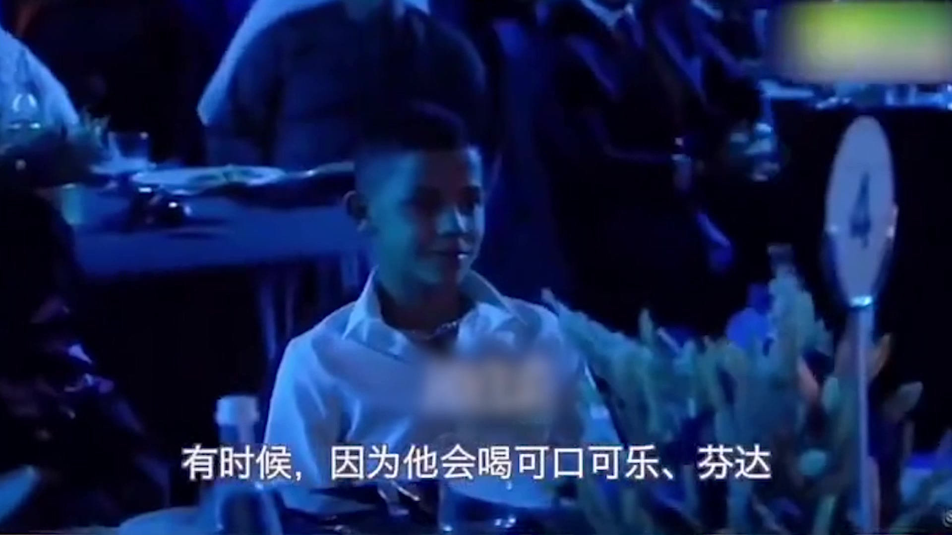 “严父”C罗：迷你罗喝可乐让我很恼火（c罗 迷你罗）