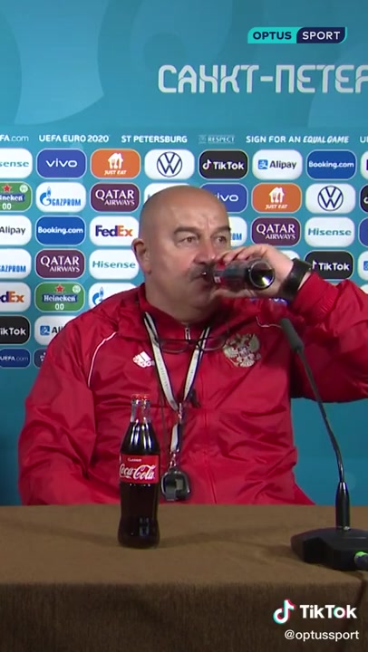 你们不喝我喝!俄罗斯主帅赛后狂饮可乐(俄罗斯主教练喝可乐)