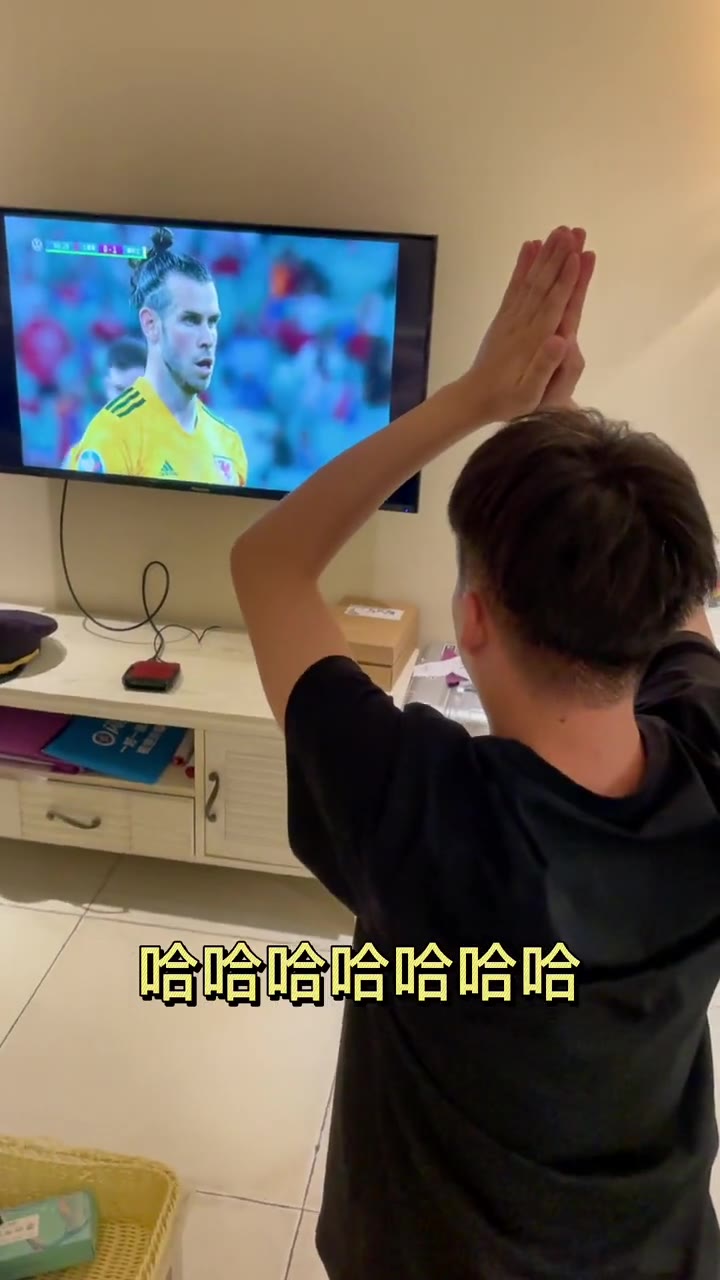 孙大圣！国内球迷跪求贝尔主罚点球（贝尔 孙大圣）