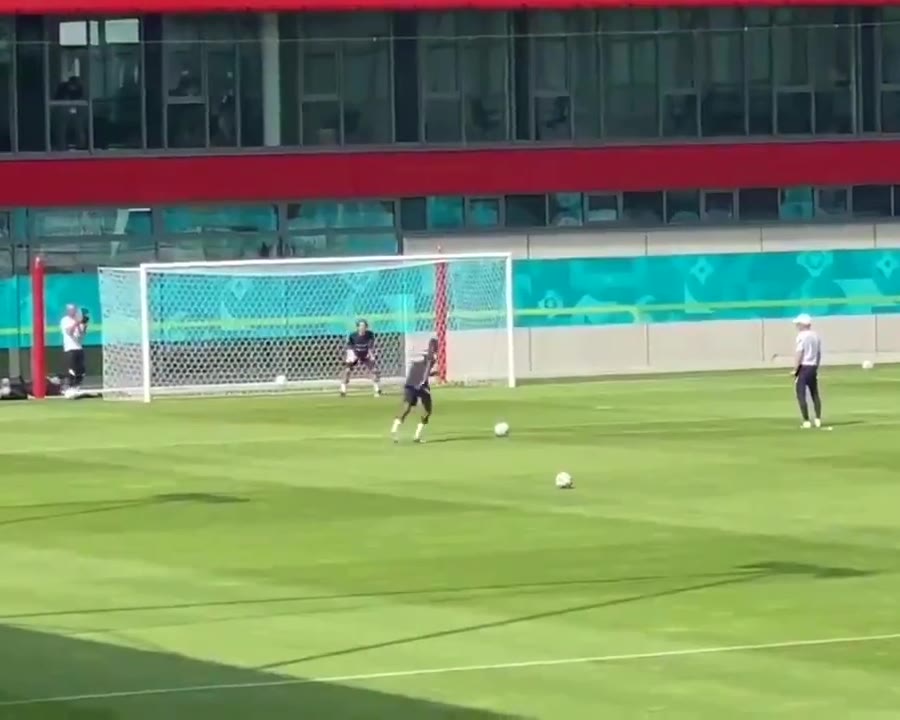 #格子训练当门将#内托欲离队？巴萨：那没事儿了