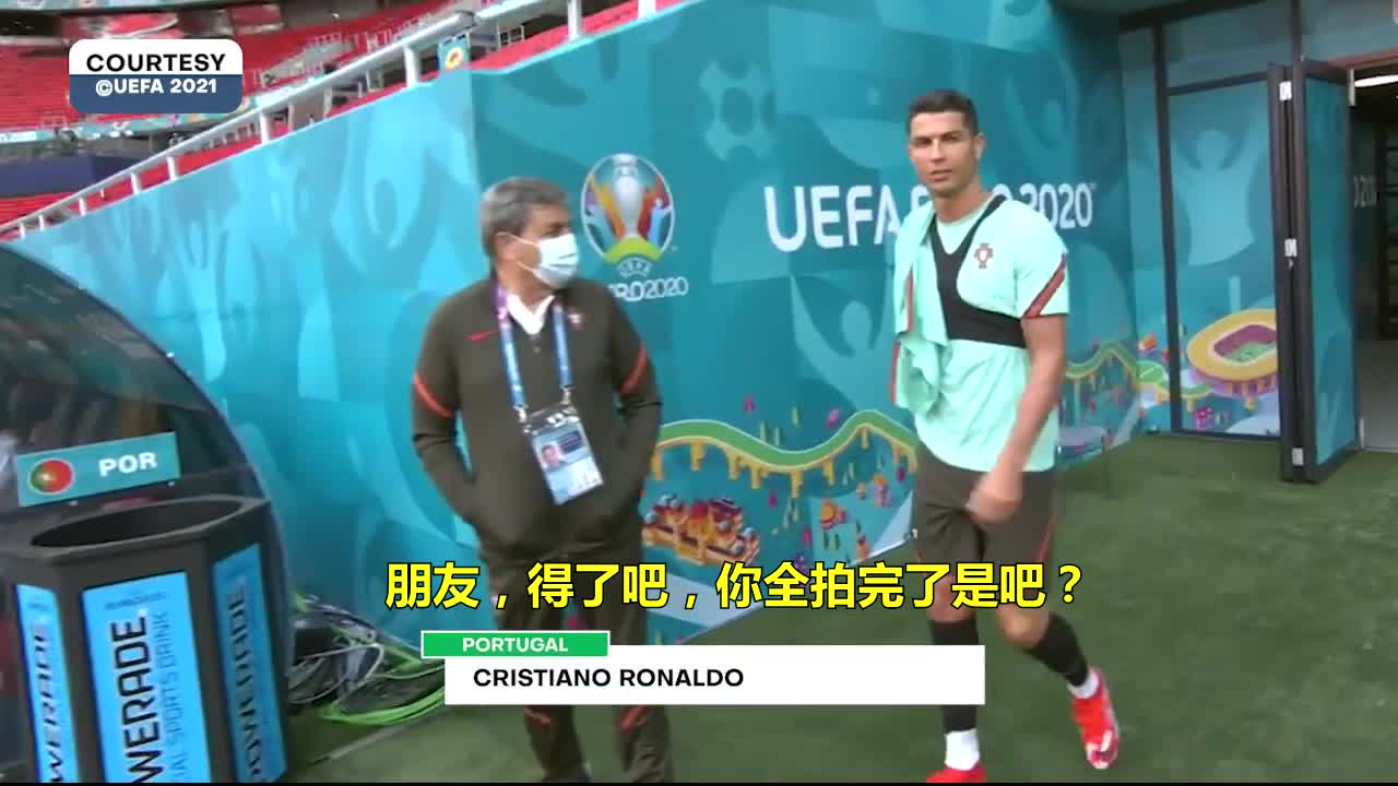 你全拍完了是吧？C罗对摄影师感到无奈（c罗照相）