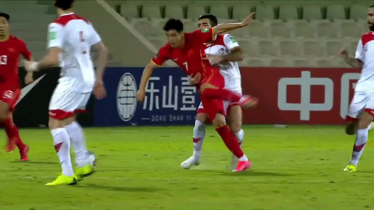 国足最大王牌！武磊传射+造点+造两黄 美中不足单刀不进（武磊在国足）